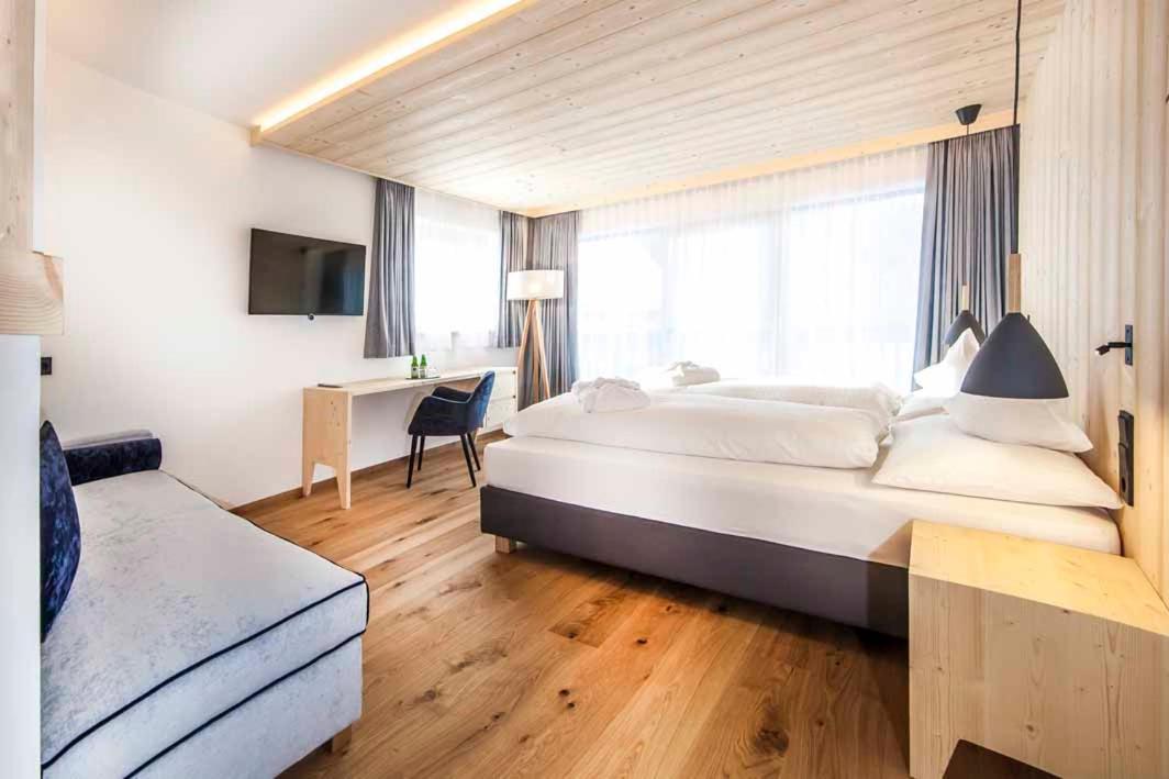 Hotel Garni Broi - Charme & Relax 塞尔瓦迪加尔代纳山谷 外观 照片