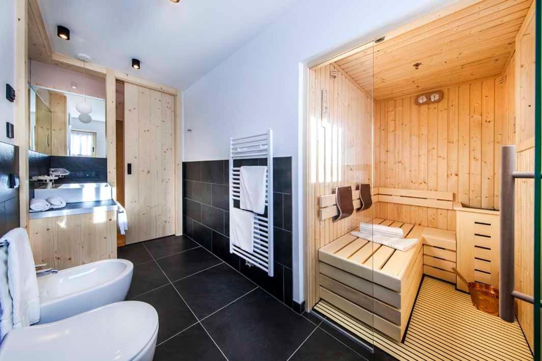 Hotel Garni Broi - Charme & Relax 塞尔瓦迪加尔代纳山谷 外观 照片