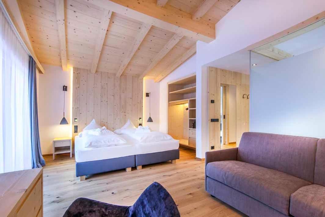 Hotel Garni Broi - Charme & Relax 塞尔瓦迪加尔代纳山谷 外观 照片